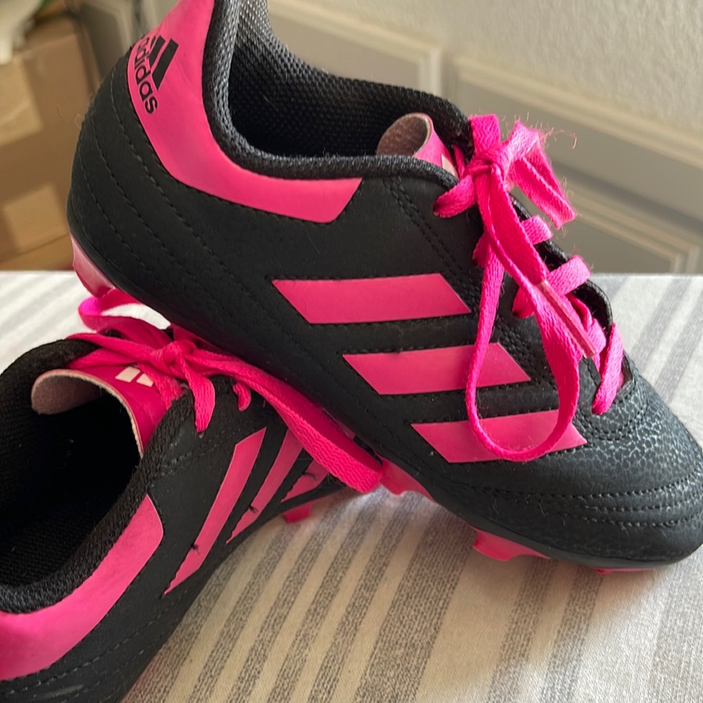 ADIDAS “GOLETTO” CLEATS. Sz 13.5k (youth/unisex). Black/hot pink.VG-EUC.